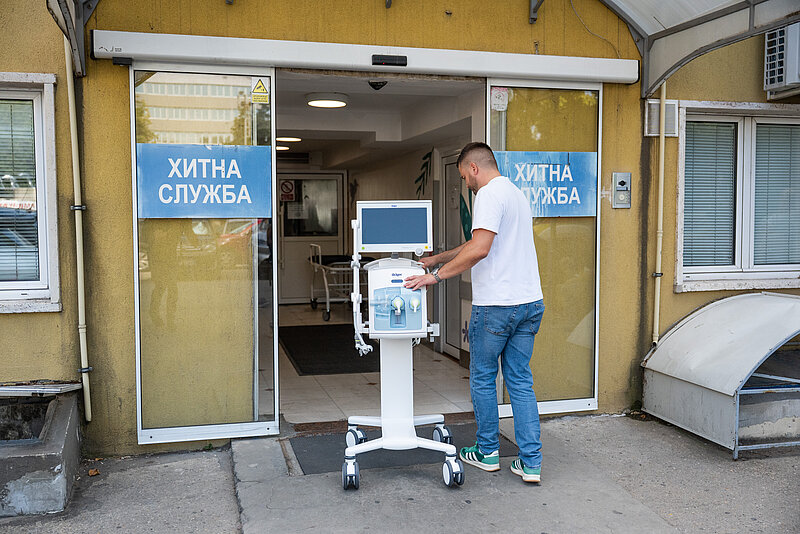 Fondacija Mozzart donirala neonatalni respirator Tiršovoj