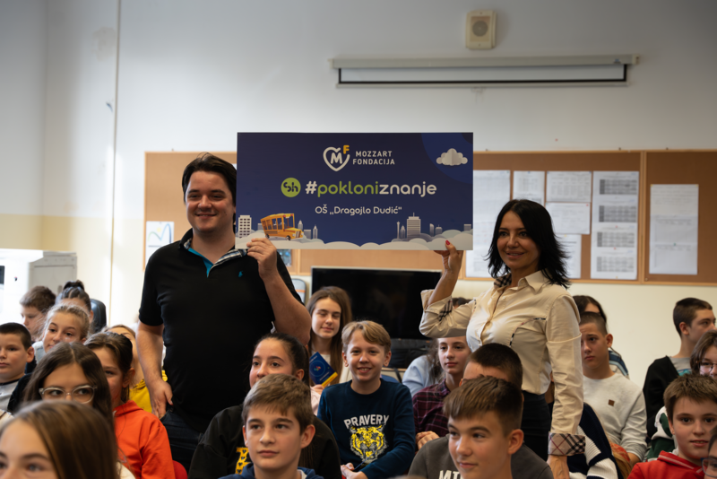 Fondacija Mozzart đake OŠ „Dragojlo Dudić“ nagradila edukativnim vaučerima